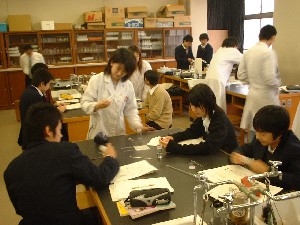 �������i